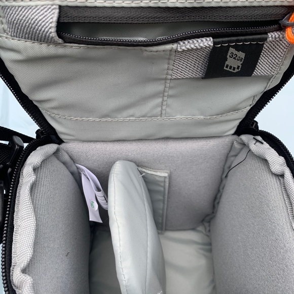 Lowepro Camera Bag - Picture 4 of 5